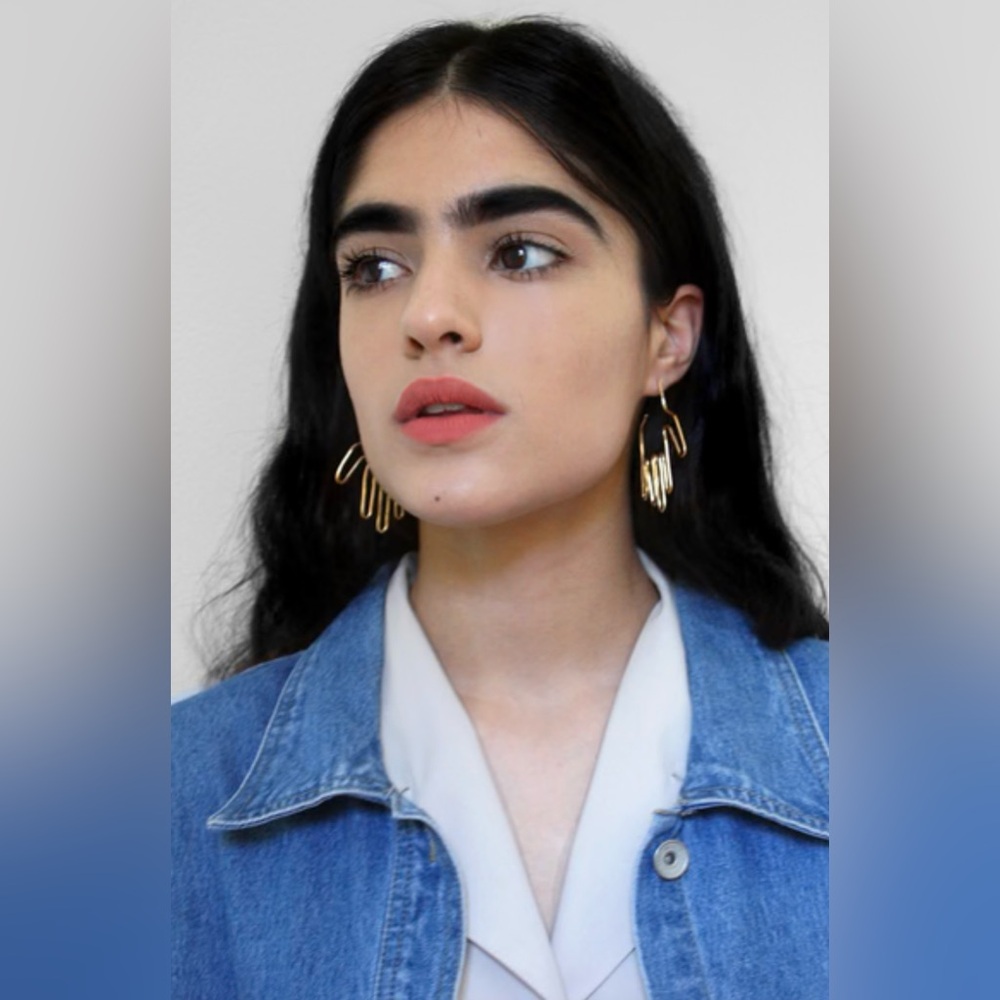 Young Frankk Hand Earrings Gold Plated - Picture 5 of 7
